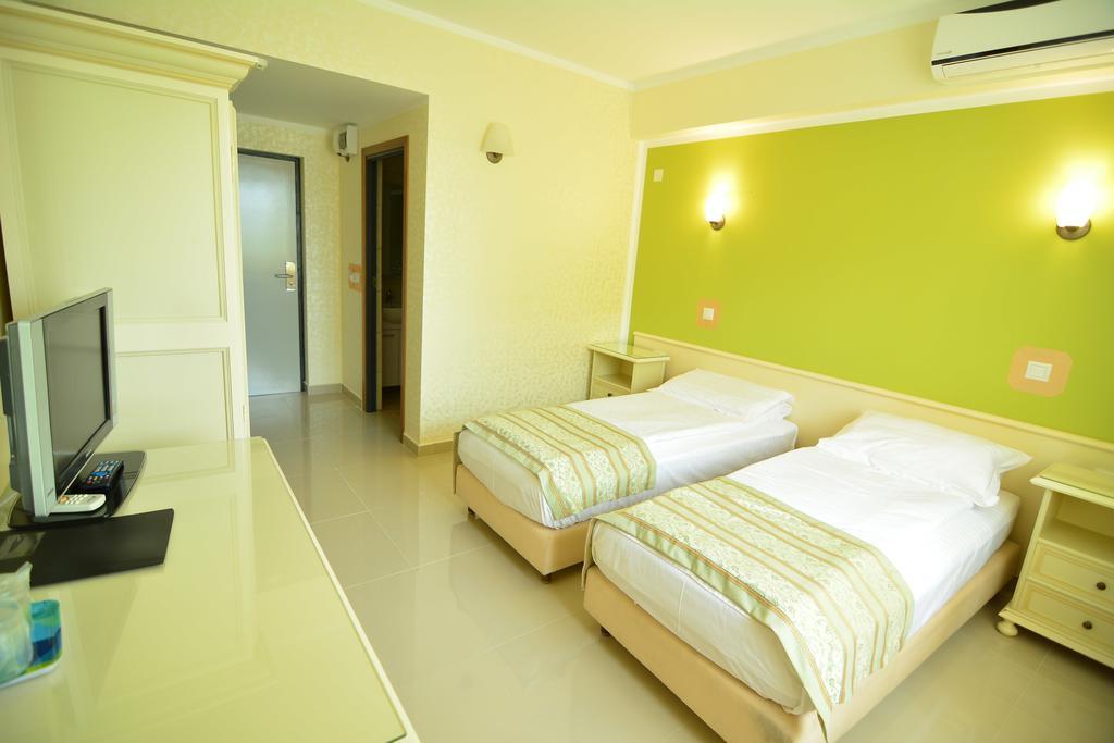 Hotel Seneca Baia Mare Exterior foto