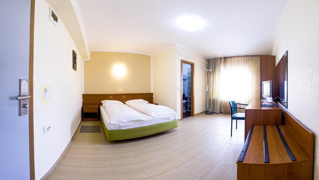 Hotel Seneca Baia Mare Exterior foto